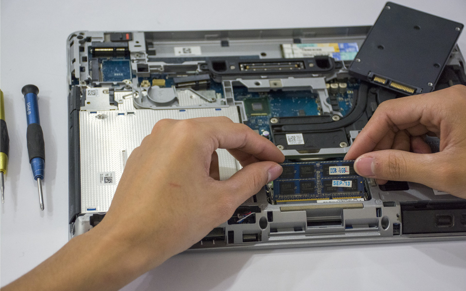 ganti sparepart laptop