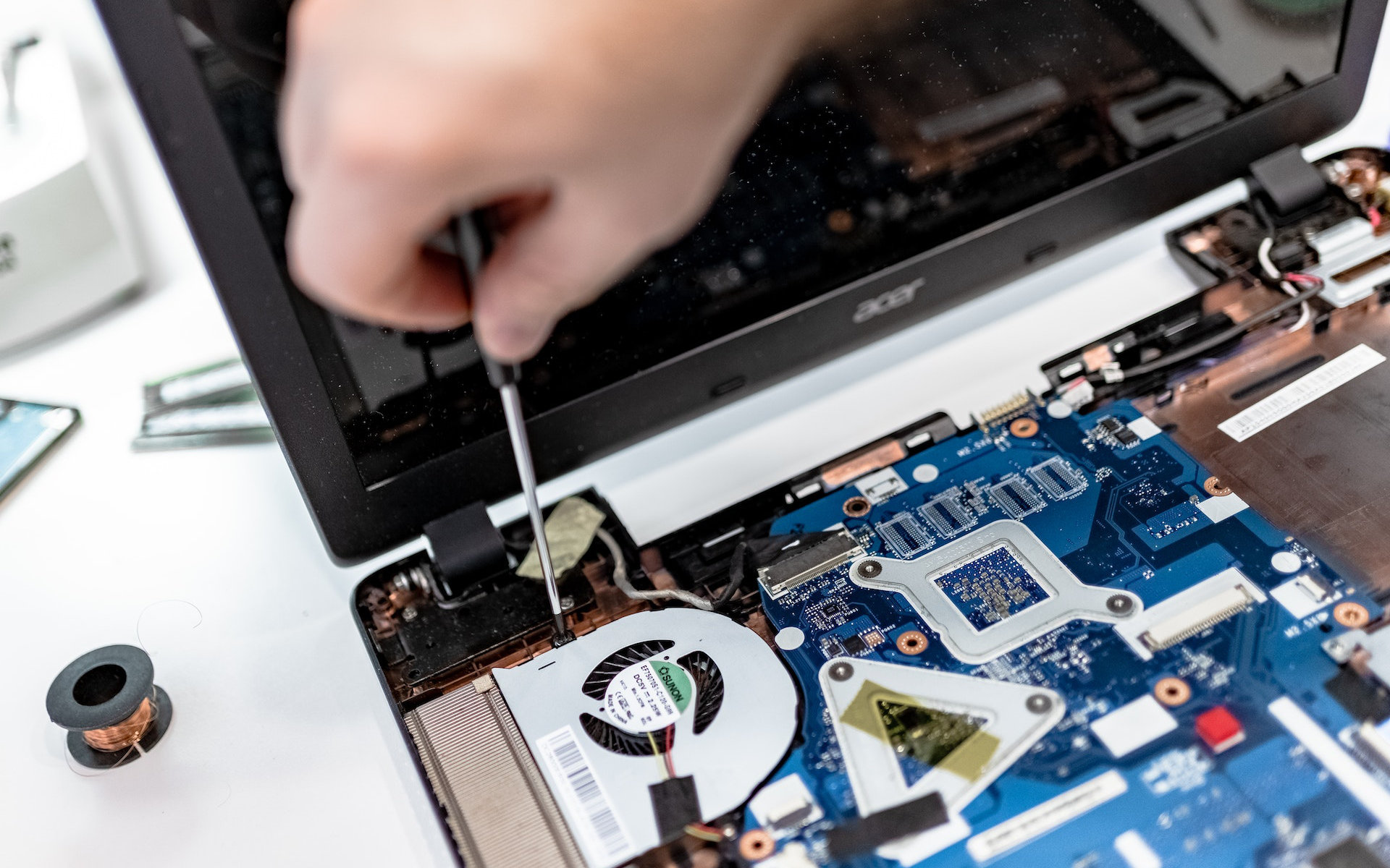 service laptop rusak